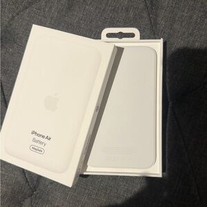 Apple MagSafe Battery Pack in Light Gray